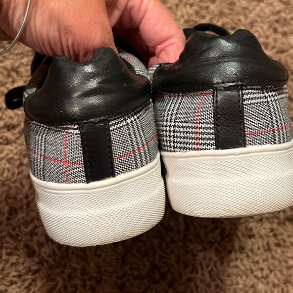 Steve Madden lace up platform sneakers size 10 - Picture 2 of 6